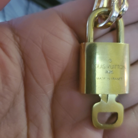 Louis Vuitton Authentic Lock with key. - Picture 4 of 10